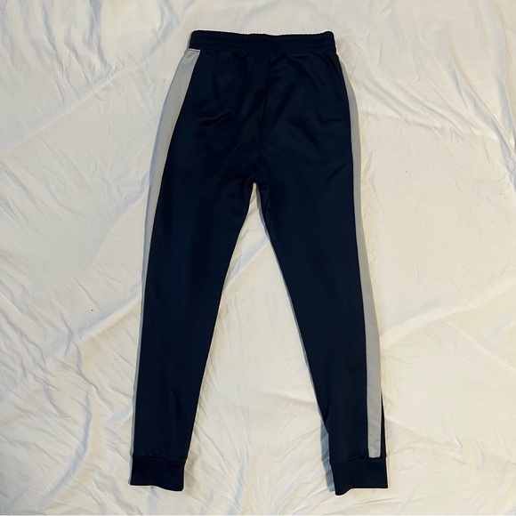 Puma | Large 14-16 - Picture 2 of 4